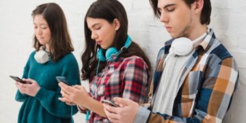 В школу без смартфона, но на экзамен с калькулятором