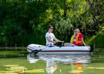 Лодка ПВХ: надежный и удобный выбор для любых водных приключений