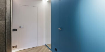 Межкомнатные двери скрытого монтажа: особенности выбора и установки