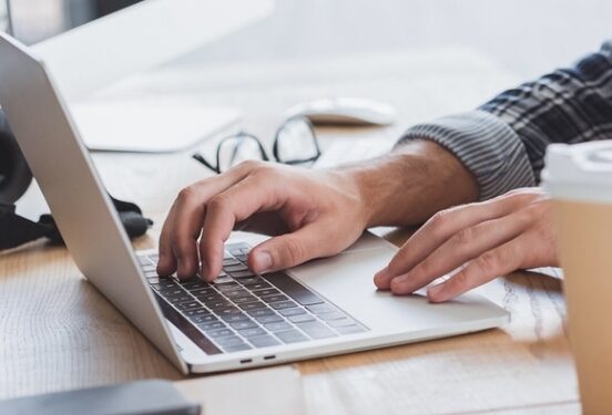 Минтруд выступил против заключения трудовых договоров с релокантами