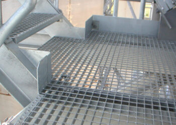 Сварной решетчатый настил: производство, применение и особенности эксплуатации
