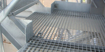 Сварной решетчатый настил: производство, применение и особенности эксплуатации