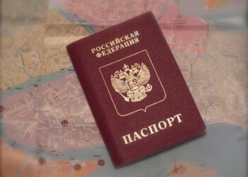 У невыездных россиян начнут забирать загранпаспорта на границе