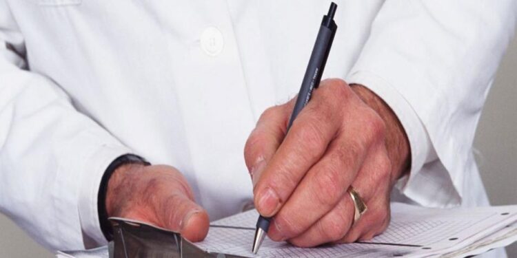 Принудительное лечение алкогольной зависимости: эффективность, недостатки и этические аспекты