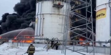 Брянскую область атаковали с воздуха — горит нефтебаза