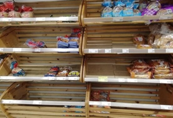 «Для пенсионеров и бедных»: в магазинах могут появиться полки с бесплатными продуктами с истекающим сроком годности