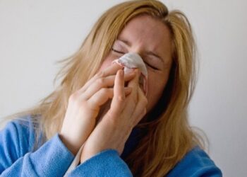 «Известия»: Россиян «косит» неизвестный вирус с температурой и странными снами