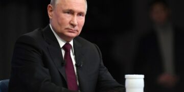 «Нас душат и давят, а мы по-прежнему первые»: Путин назвал удивительными результаты российской экономики