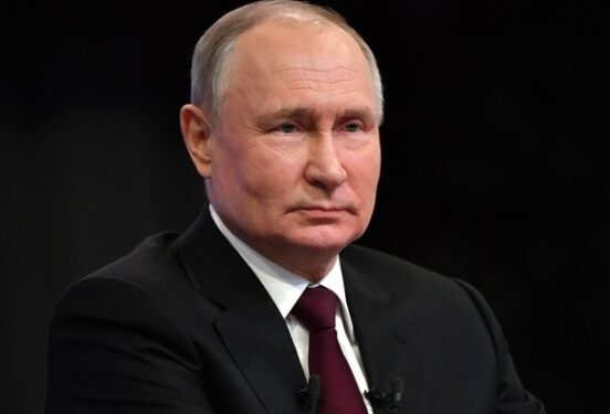 «Нужен рост населения»: Путин призвал россиян рожать детей пораньше