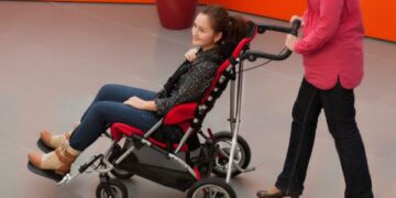 Обзор инвалидных колясок для детей с ДЦП: как выбрать подходящую модель