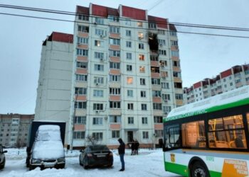 После воздушной атаки в Воронеже повреждены восемь многоквартирных домов