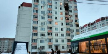 После воздушной атаки в Воронеже повреждены восемь многоквартирных домов