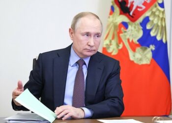 Путин высказался за продление программы по льготной семейной ипотеке