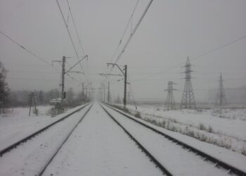 Шесть пассажирских поездов застряли на Урале в мороз
