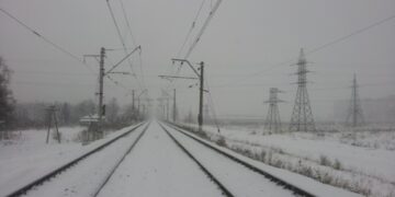 Шесть пассажирских поездов застряли на Урале в мороз