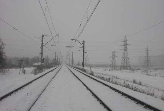 Шесть пассажирских поездов застряли на Урале в мороз