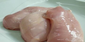 В регионах России из магазинов пропало мясо курицы