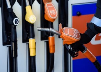 В России подорожает бензин