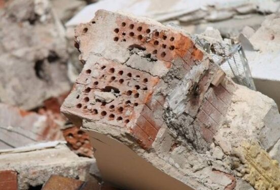 В Ростове-на-Дону частично обрушился жилой пятиэтажный дом: введен режим ЧС, людей эвакуировали (видео)