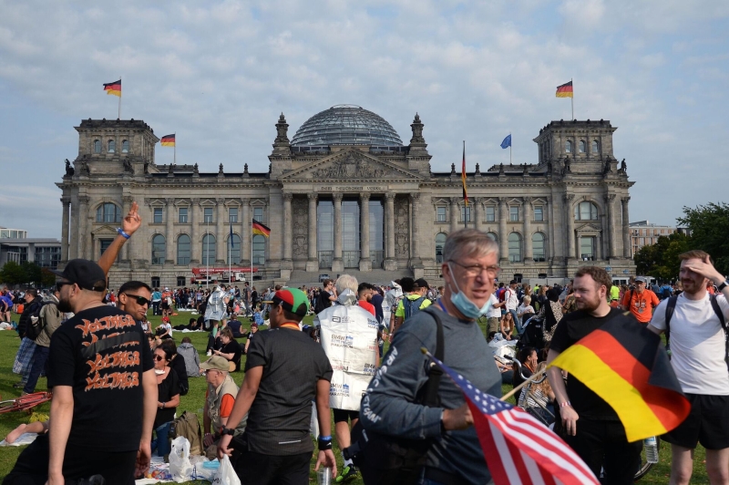 "Все съели Шольц и Зеленский". Германия восстала против правительства