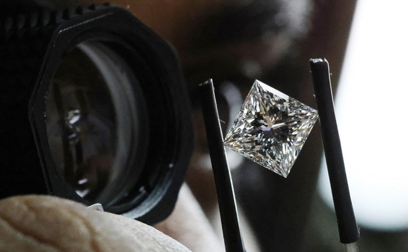 
                    Запрет G7 на импорт российских алмазов вступил в силу

                