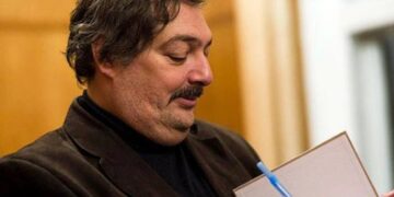 Дмитрия Быкова* оштрафовали за участие в нежелательной организации после интервью