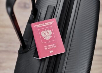 ФССП: За год число запретов на выезд из России резко подскочило