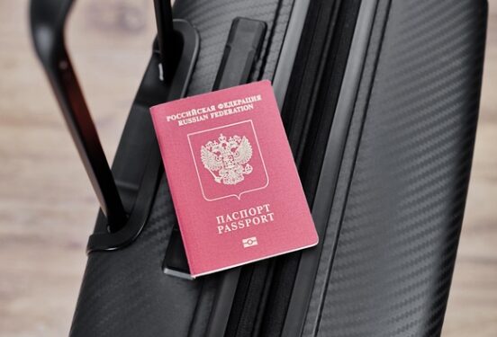 ФССП: За год число запретов на выезд из России резко подскочило