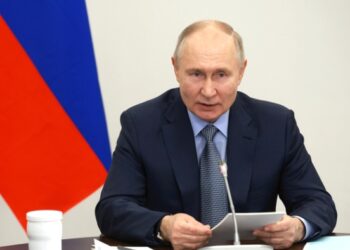 Путин поручил не допускать чрезмерного роста цен на авиабилеты в России