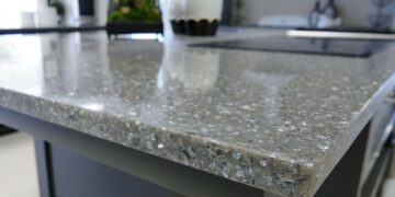 Столешницы из искусственного камня: особенности, преимущества и недостатки материала