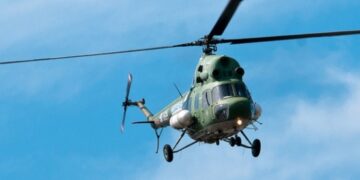 Вертолет МЧС упал в Онежское озеро в Карелии: обломки нашли, экипаж — нет