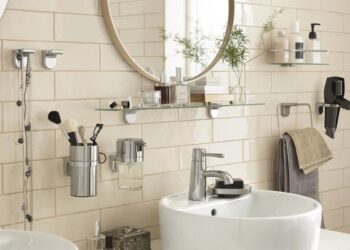 Аксессуары для ванной комнаты: функциональность и стиль в одном флаконе