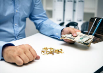 Почему стоит обращаться в ломбард: основные преимущества и выгоды