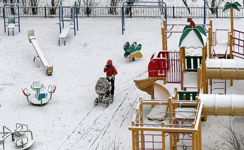 
                    Росстат раскрыл среднее число детей на одну женщину в России

                