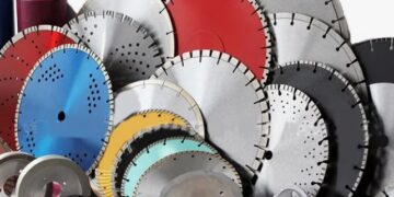 Алмазные диски и коронки по бетону: особенности и применение