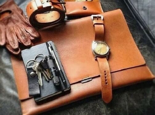 Кожаные аксессуары для бизнеса: элегантность и престиж в одном изделии