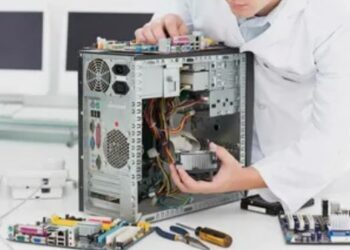 Когда стоит вызвать компьютерного мастера на дом