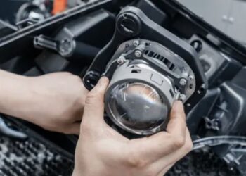 Когда необходима замена штатных линз фар