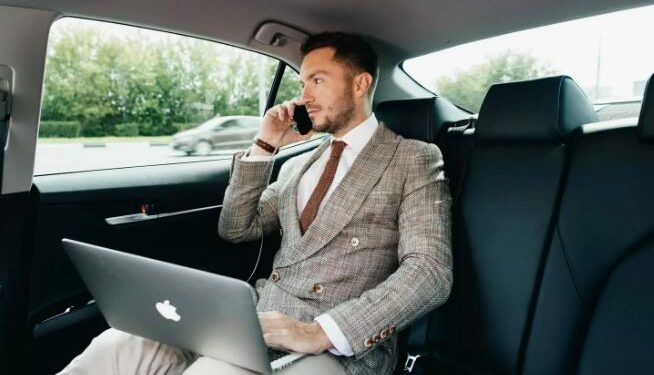 Аренда автомобиля с водителем: удобство и комфорт для деловых поездок и отдыха