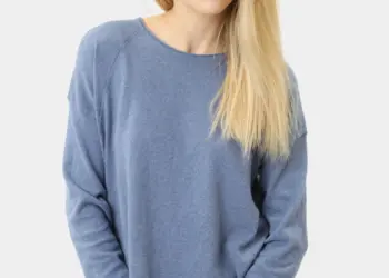 Стильные женские джемперы: разнообразие моделей и актуальные тенденции сезона