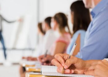 Важность курсов переподготовки и повышения квалификации: развитие карьеры и соответствие современным требованиям