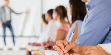 Важность курсов переподготовки и повышения квалификации: развитие карьеры и соответствие современным требованиям