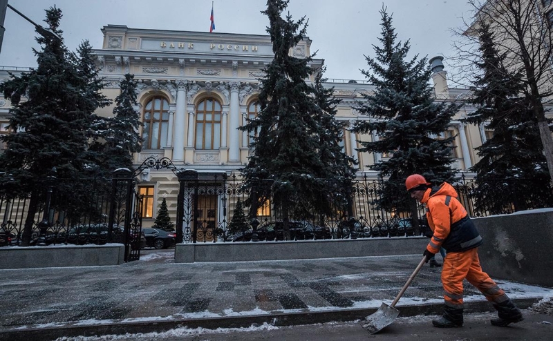 
                    ЦБ объяснил неожиданное сохранение ставки

                