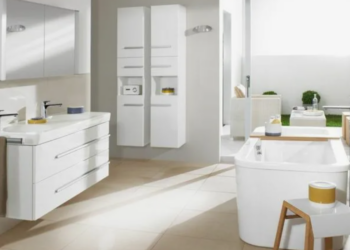 Сантехника и мебель для ванных комнат: выбор, планировка и оптимизация пространства