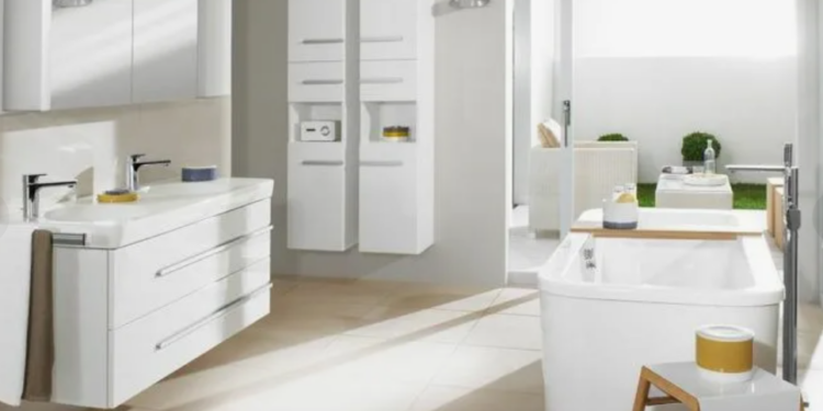Сантехника и мебель для ванных комнат: выбор, планировка и оптимизация пространства