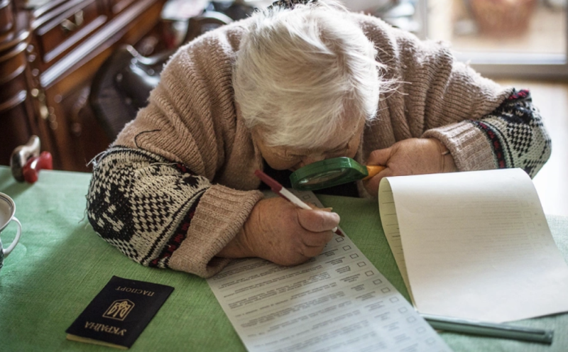 
                    Лесную отрасль предложили поддержать льготами и стройкой

                