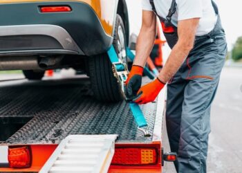 Почему услуги эвакуатора незаменимы для автовладельцев