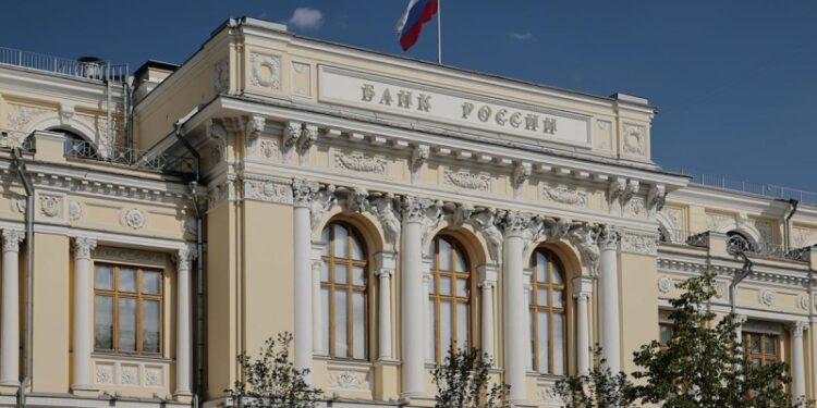 ЦБ снова снизил ключевую ставку: насколько и когда подешевеет ипотека