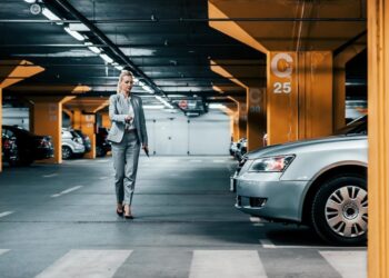 Цена элитного машино-места достигла эквивалента четырех студий в