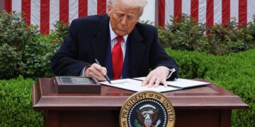 Экономика Китая замедлилась на фоне угрозы пошлин США